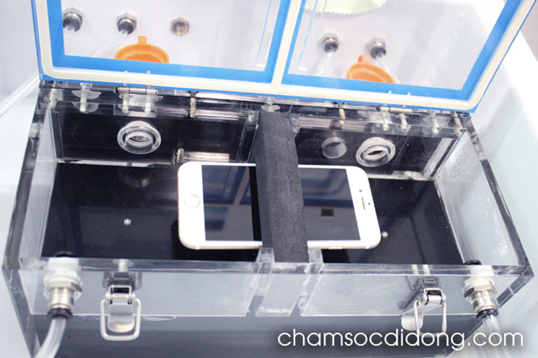 Quy trình phủ Super Nano chống nước điện thoại, diệt khuẩn như thế nào hình ảnh 2 quy trinh phu super nano chong nuoc dien thoai, diet khuan nhu the nao hinh anh 2