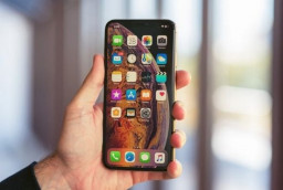 Màn hình iPhone XS ám vàng: Đâu là nguyên nhân và cách khắc phục?