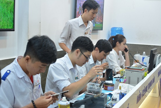 Học nghề sửa chữa điện thoại - ngả rẽ để khởi nghiệp thành công