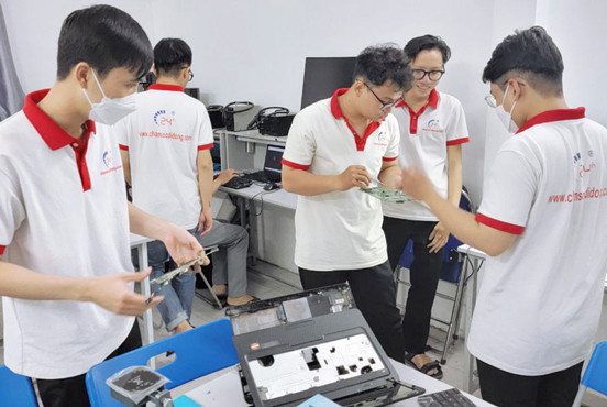 Nghề sửa chữa điện thoại có phù hợp với thế hệ Gen Z?