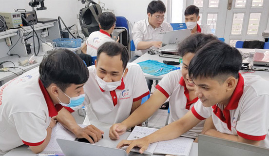 Tại sao nên chọn học nghề sửa chữa điện thoại ngay bây giờ?