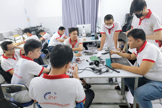 Học sửa điện thoại laptop có tốn kém lắm không? Nên học ở đâu?