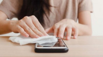 Cách vệ sinh iPhone tại nhà đơn giản mà hiệu quả