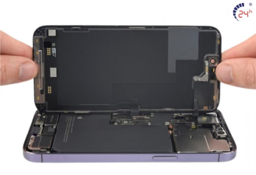 thay-pin-iPhone-14-Pro-Max-lay-ngay.jpg