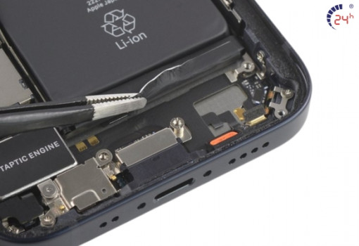 thay-pin-iPhone-12-Mini-chinh-hang.jpg