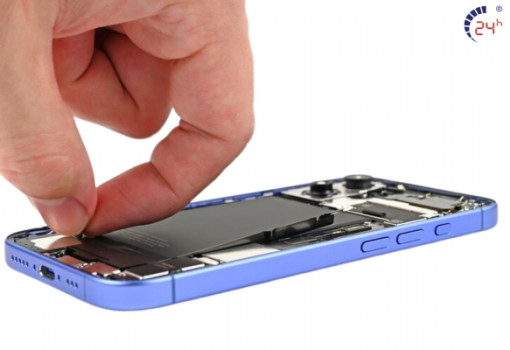 thay-pin-iPhone-16-chinh-hang.jpg