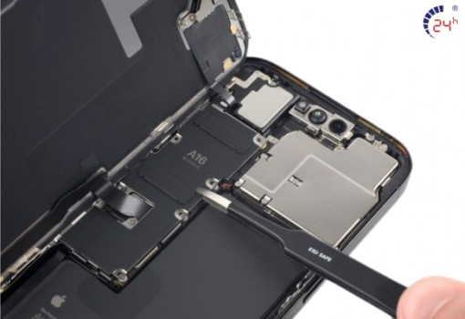 thay-pin-iPhone-14-Pro-gia-re-uy-tin.jpg