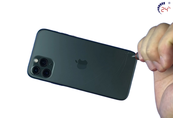 thay-kinh-lung-iphone-11-pro-max-uy-tin.jpg