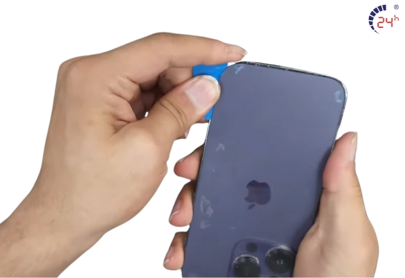 thay-kinh-lung-iphone-14-pro-gia-re.jpg