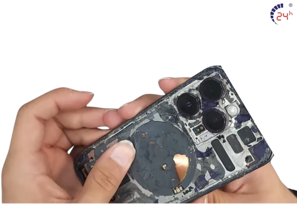 thay-kinh-lung-iphone-14-pro-uy-tin.jpg
