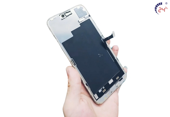 thay-mat-kinh-iphone-15-lay-lien.jpg