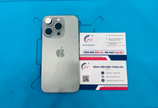 thay-kinh-lung-iphone-15-pro-chinh-hang.jpg