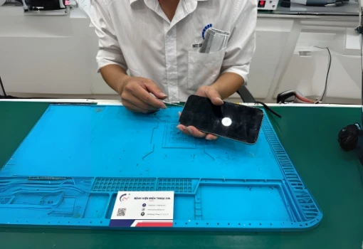 thay-kinh-lung-iphone-15-pro-max.jpg