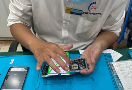 dich-vu-thay-man-hinh-samsung-note-20-ultra-2.jpg