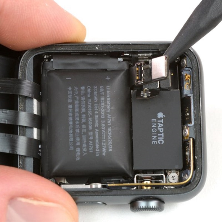 Thay pin Apple Watch Series 3 42mm giá rẻ tại trung liệt