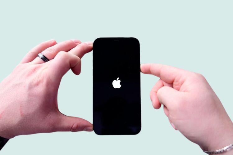 Khởi động lại iPhone