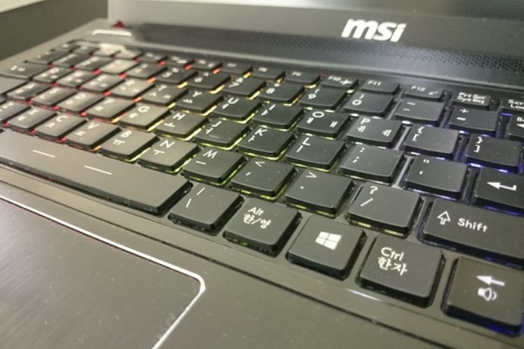 Thay bàn phím Laptop MSI GE60 ONC