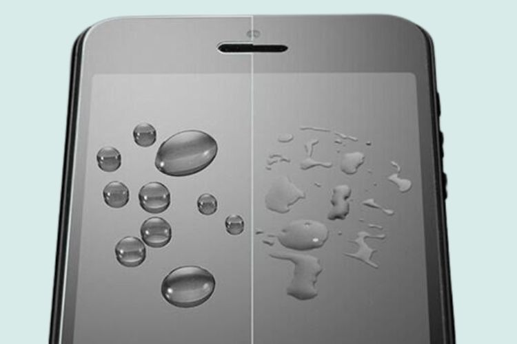 Nếu đó là màn hình Zin, nước sẽ tụ về một điểm duy nhất và không loang ra bề mặt của màn hình