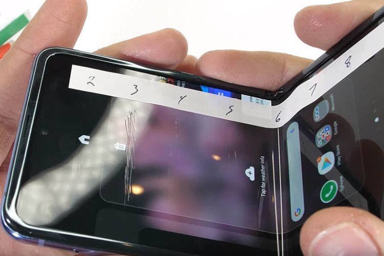 Biểu hiện cần thay mặt kính Samsung Galaxy Z Flip F700  