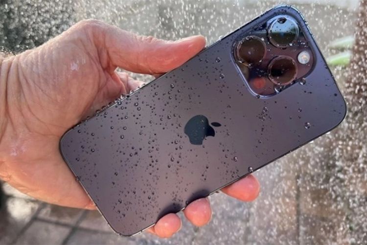 iPhone bị ngấm nước quá lâu sẽ gây lỗi camera