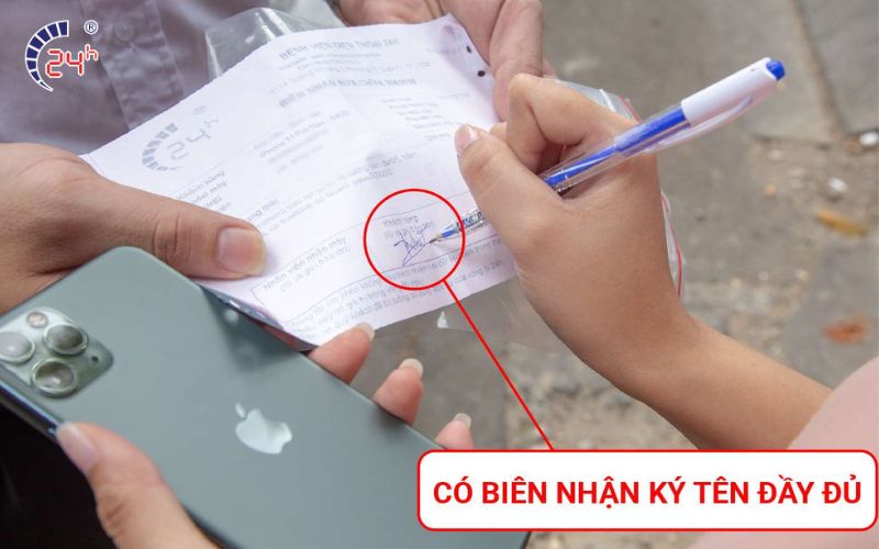 Ký biên nhận đầy đủ khi thay màn hình tại chăm sóc di động 24h 