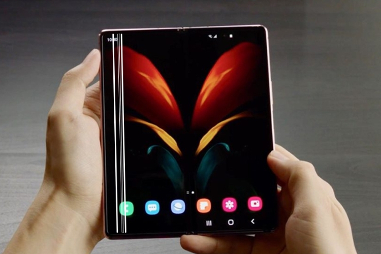 Màn hình Samsung Galaxy Z Fold 4 bị sọc 