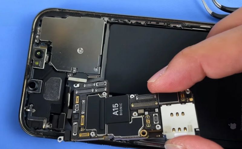 Có mót số điều bạn cần lưu ý sau khi thay main iPhone