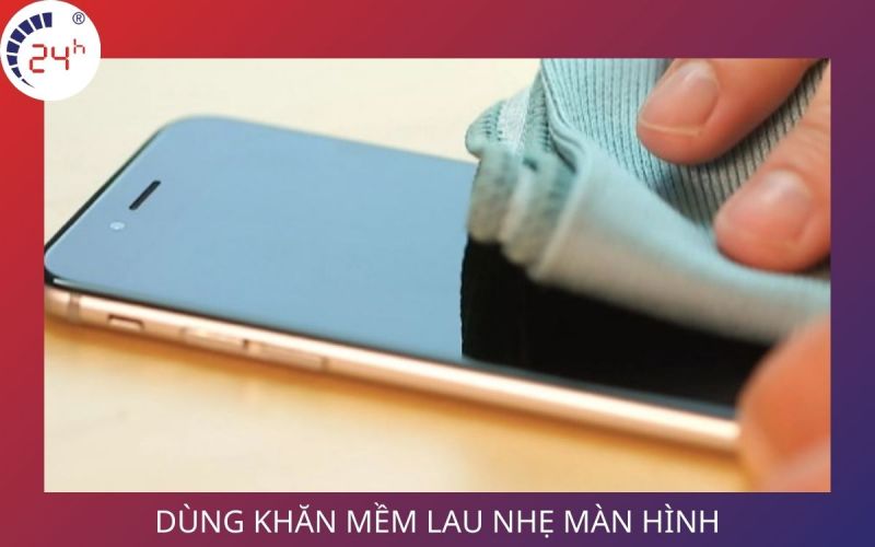 Vệ sinh màn hình máy iPhone 15 bị đơ