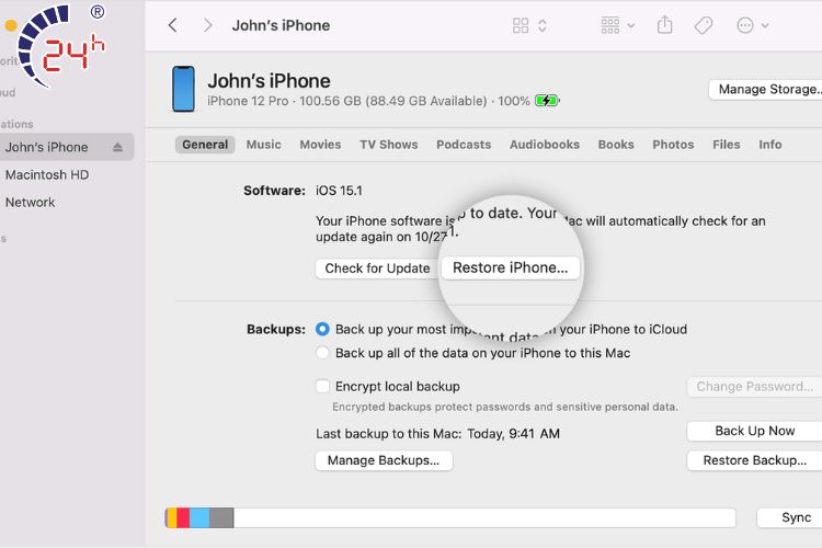 Restore iPhone thong qua iTunes de khac phuc man hinh iPhone bi soc trang doc