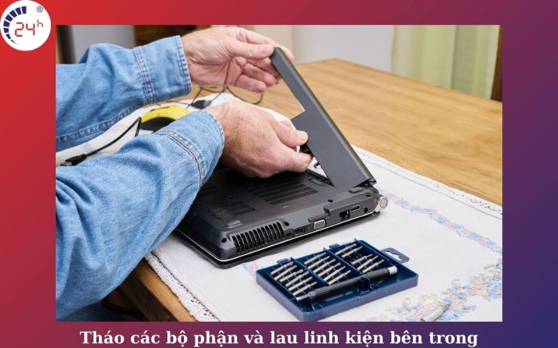 Tháo các bộ phận và lau linh kiện bên trong laptop