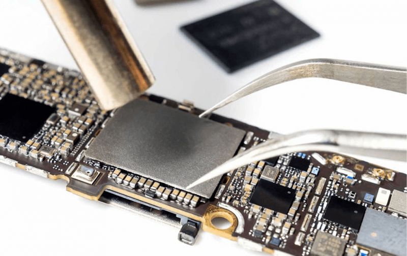 Sửa lỗi mất nguồn iPhone 16e 1