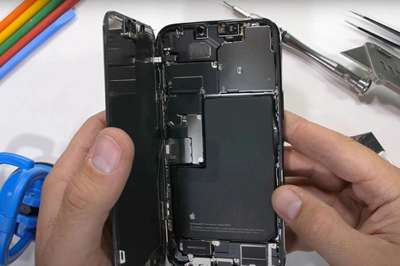 Sửa lỗi mất nguồn iPhone 16e 5