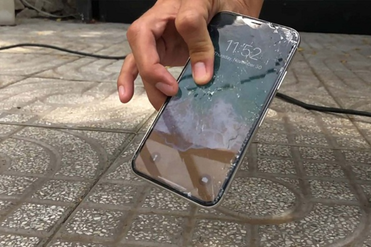 Sửa lỗi camera iPhone 16e 2