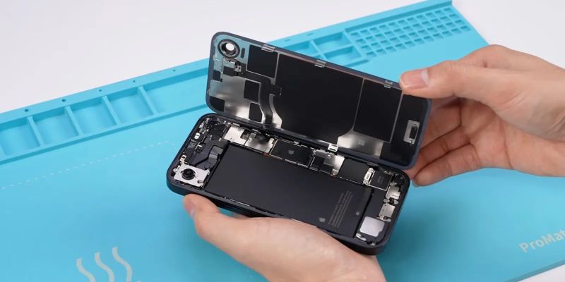 Ép cổ màn hình iPhone 16e 6