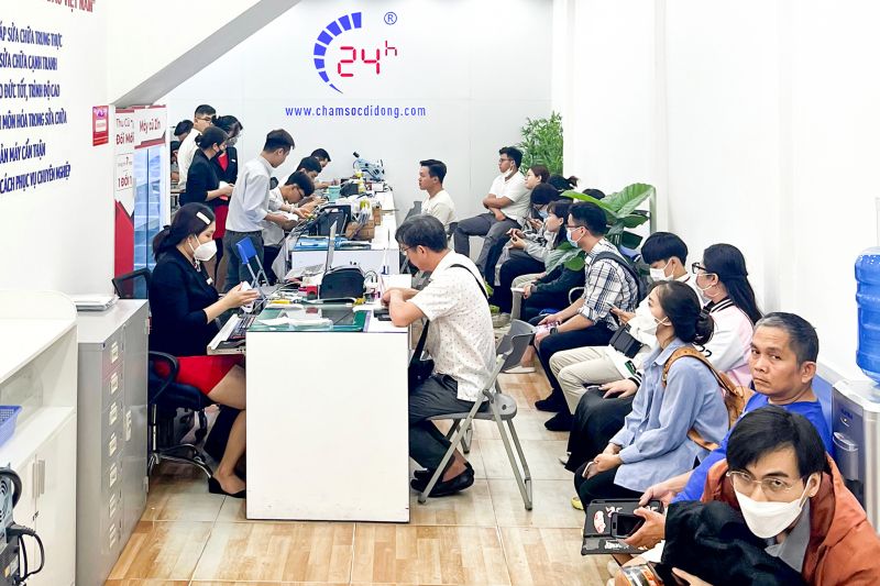 Ép cổ màn hình iPhone 16e 8