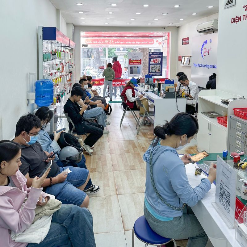 Thay vỏ iPhone 16e 11