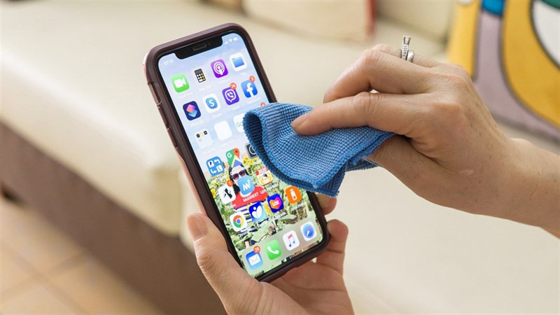 Cách vệ sinh iPhone tại nhà đơn giản mà hiệu quả 8