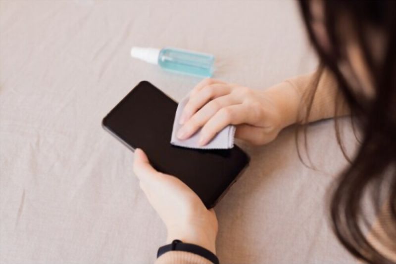 Cách vệ sinh iPhone tại nhà đơn giản mà hiệu quả 9