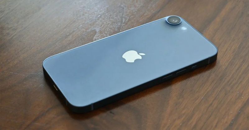 Thay camera sau iPhone 16e 2