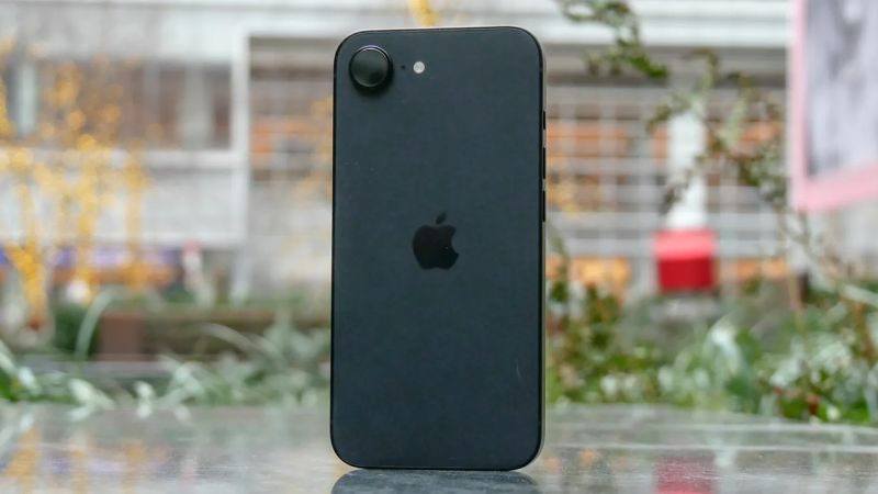 Thay camera sau iPhone 16e 5