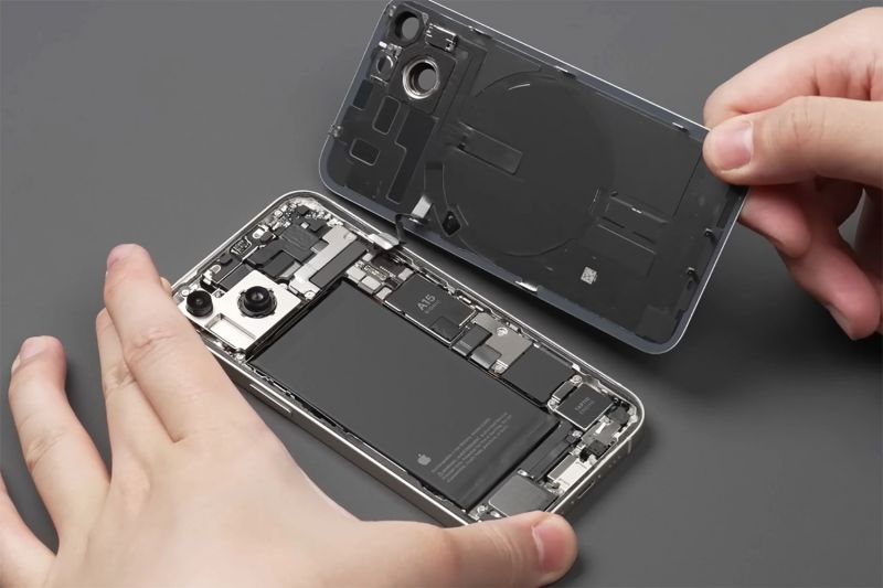 Thay pin Pisen iPhone 15 1