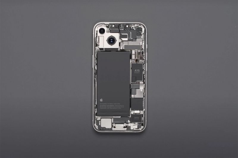 Thay pin Pisen iPhone 15 3