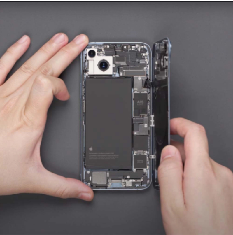 Thay pin Pisen iPhone 15 4