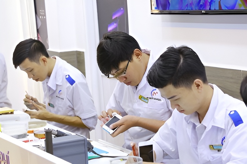 kỹ thuật viên chuyên môn cao