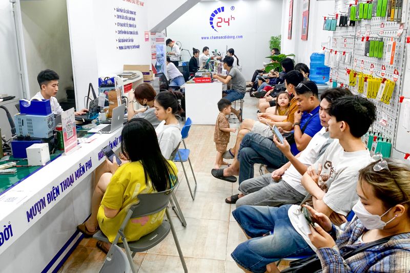 Ép cổ màn hình iPhone 14 Pro Max 7