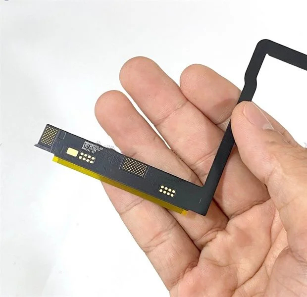 Ép cổ màn hình iPhone 15 3