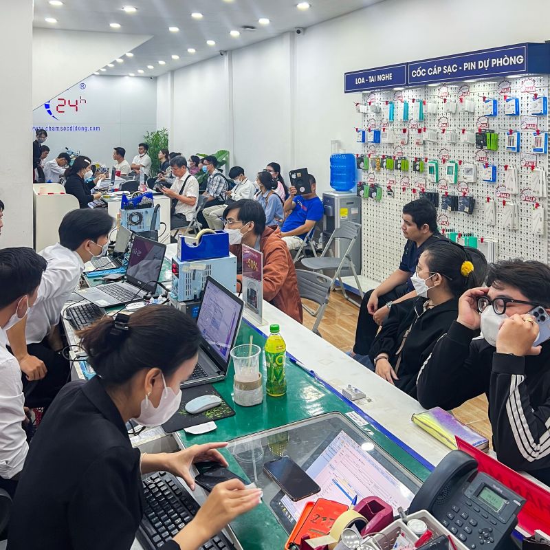 Ép cổ màn hình iPhone 15 7