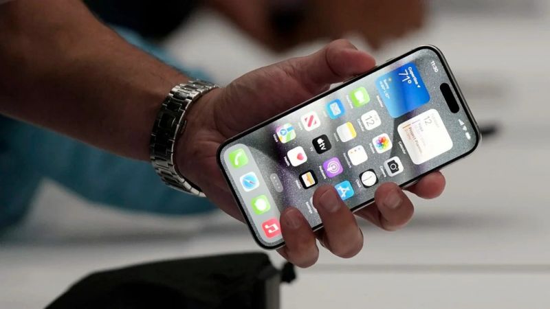 Ép cổ màn hình iPhone 15 4