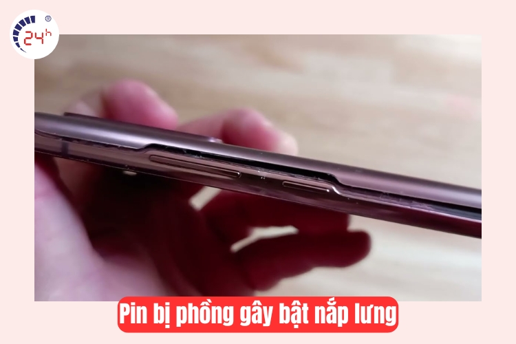 nắp lung bung lên khi pin bị phồng