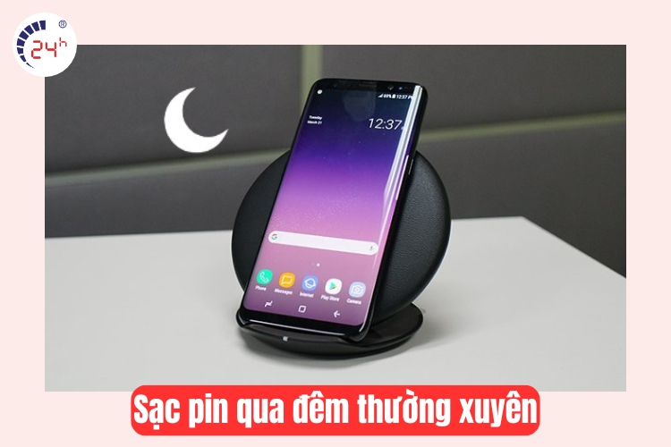 sạc pin qua đêm thường xuyên 